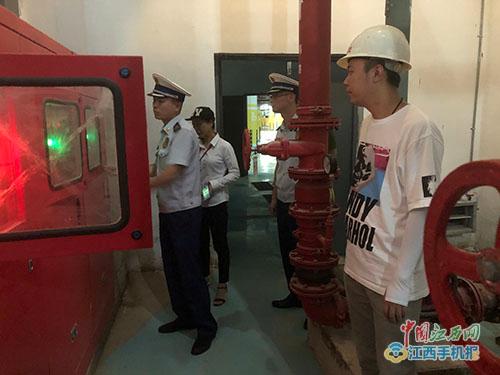浮梁县消防大队结合夏季消防大检查开展消防产品安全检查 图